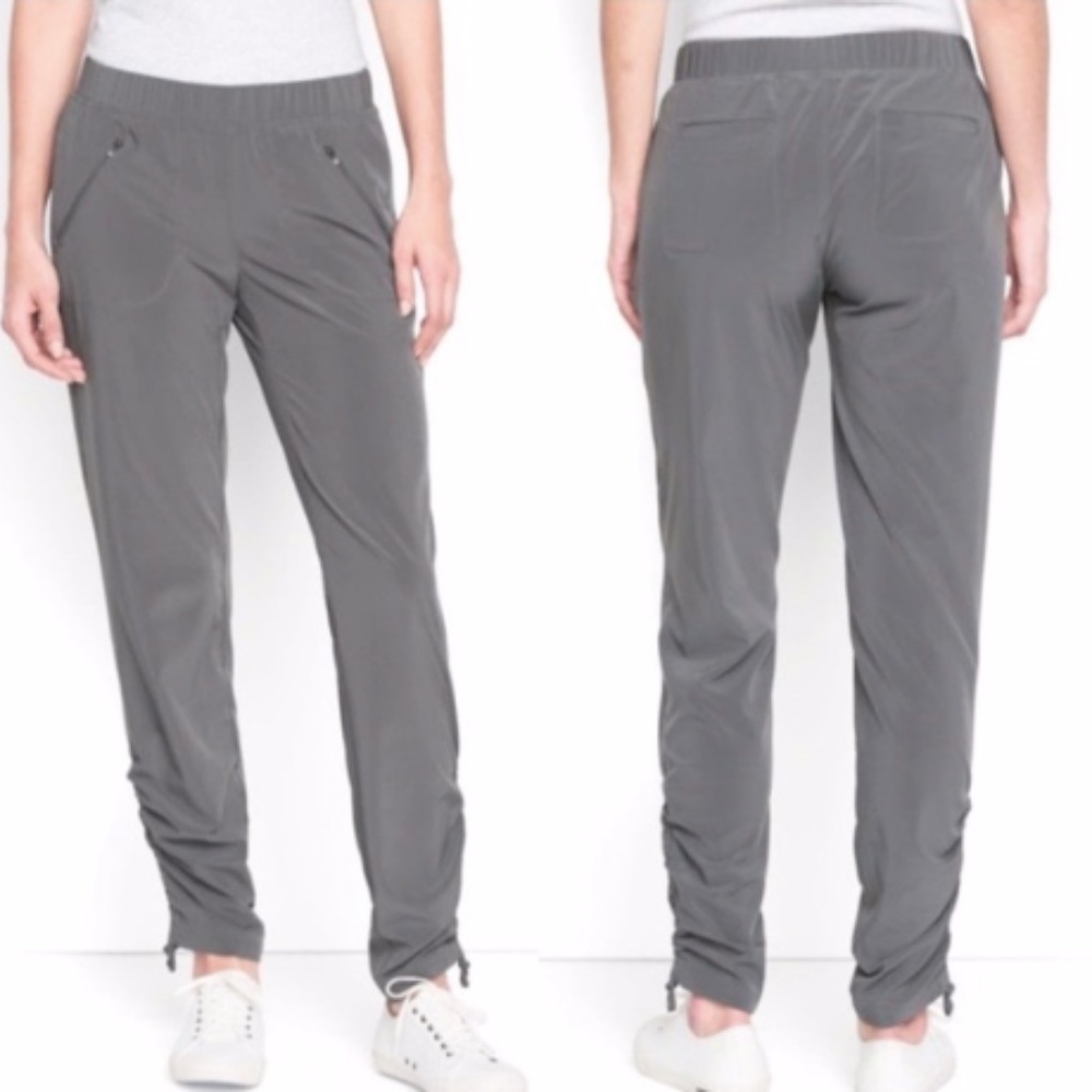 𝅺ATHLETA Aspire joggers! Ruched ankle, Zip pockets, Gray, size 6, EUC!